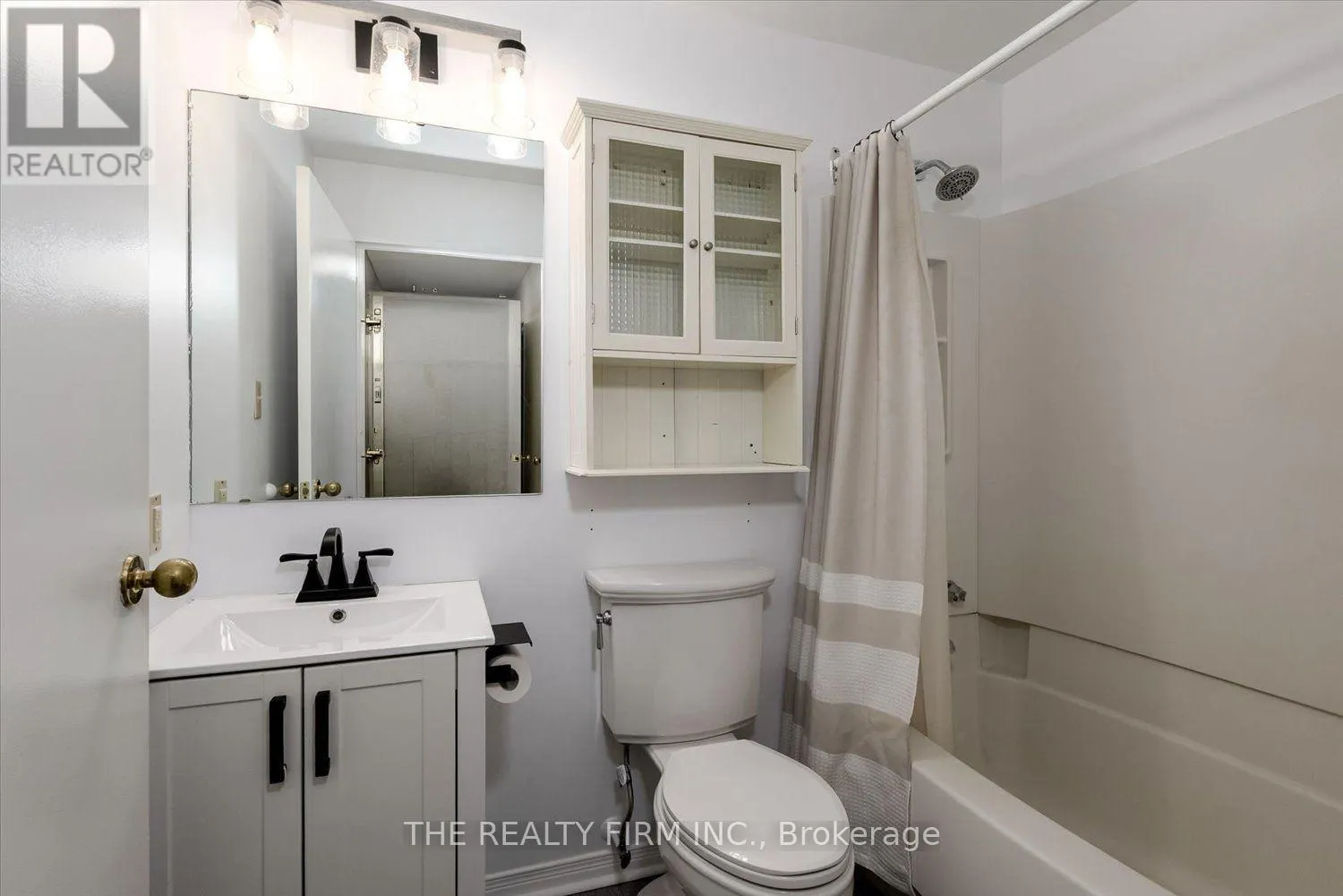 207 - 220 DUKE STREET #207