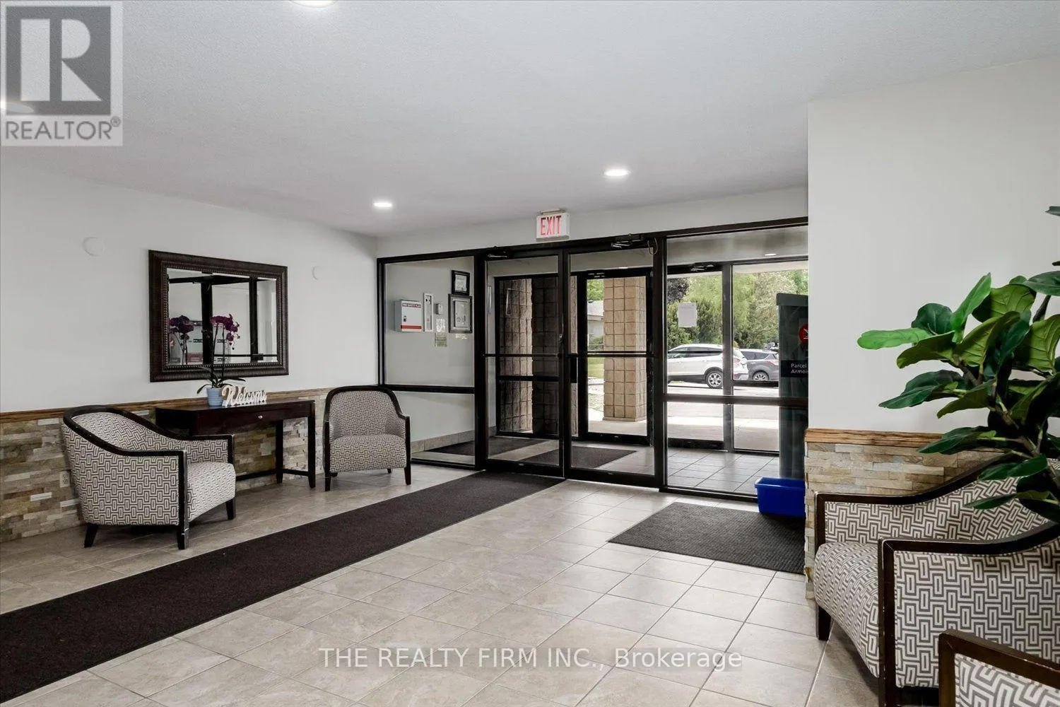 207 - 220 DUKE STREET #207