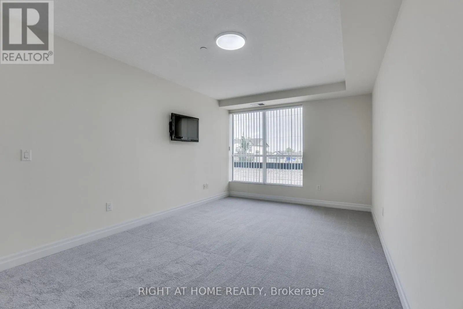 212 - 240 VILLAGEWALK BOULEVARD