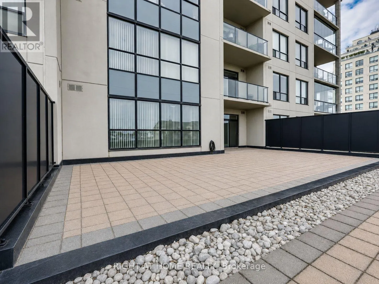 212 - 240 VILLAGEWALK BOULEVARD