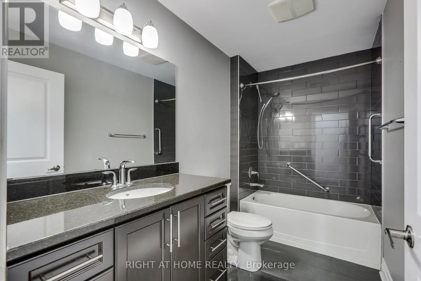 212 - 240 VILLAGEWALK BOULEVARD