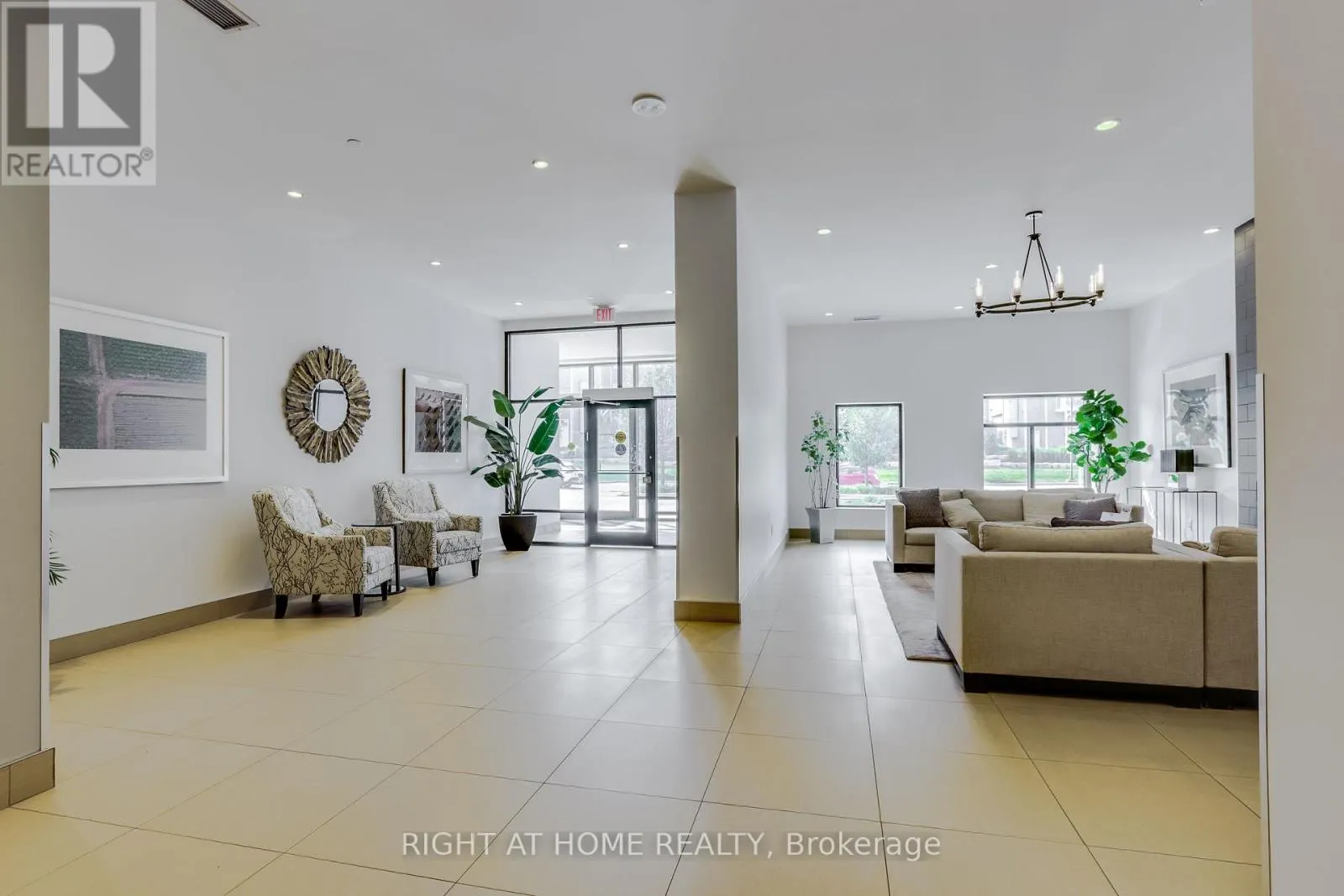 212 - 240 VILLAGEWALK BOULEVARD