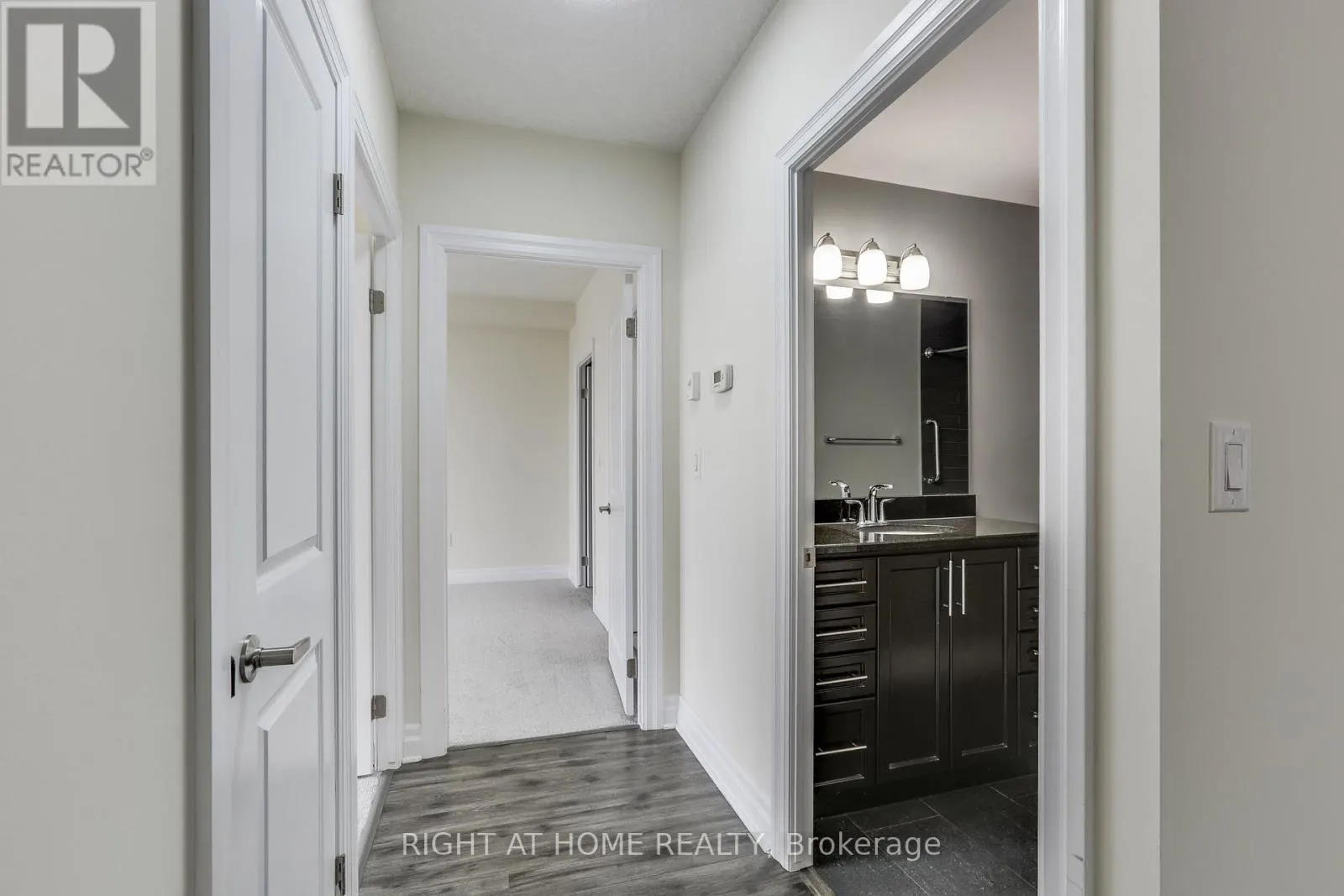 212 - 240 VILLAGEWALK BOULEVARD