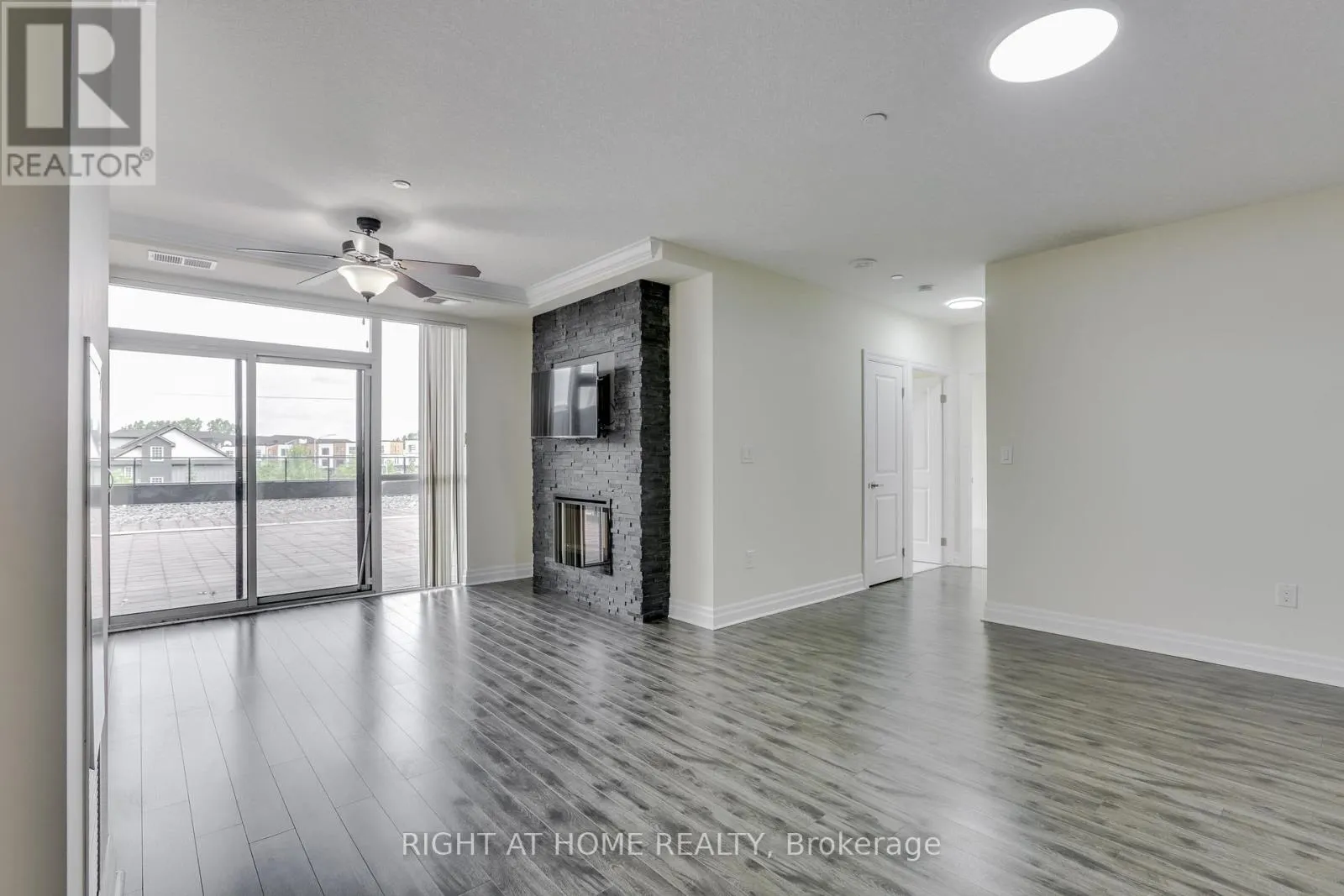212 - 240 VILLAGEWALK BOULEVARD