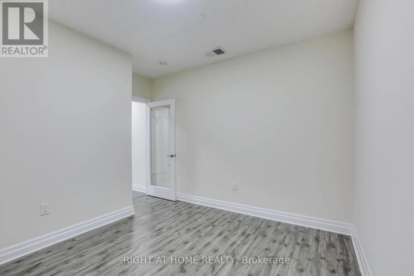 212 - 240 VILLAGEWALK BOULEVARD