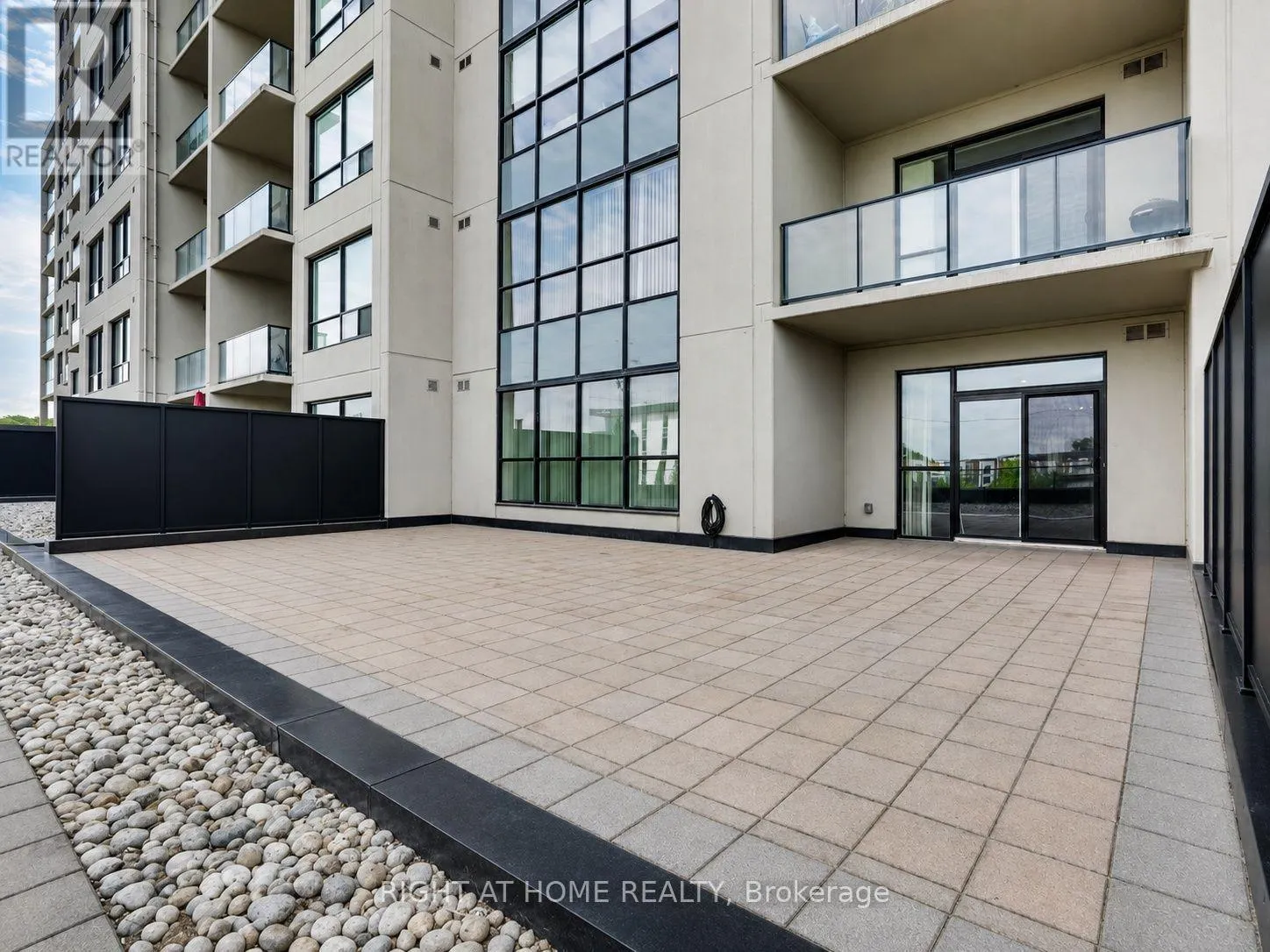 212 - 240 VILLAGEWALK BOULEVARD