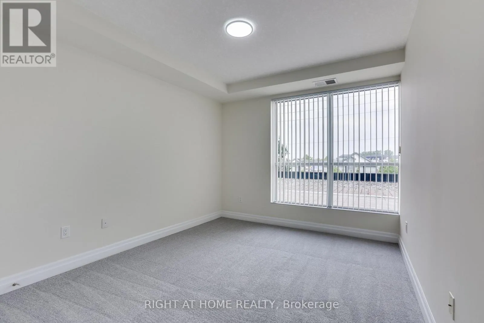 212 - 240 VILLAGEWALK BOULEVARD