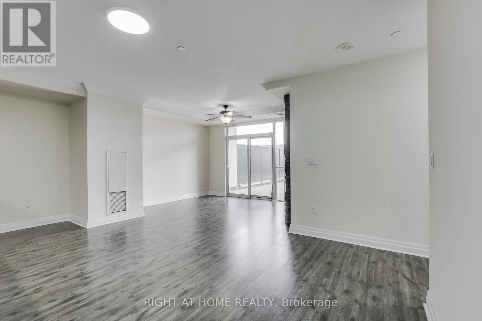 212 - 240 VILLAGEWALK BOULEVARD