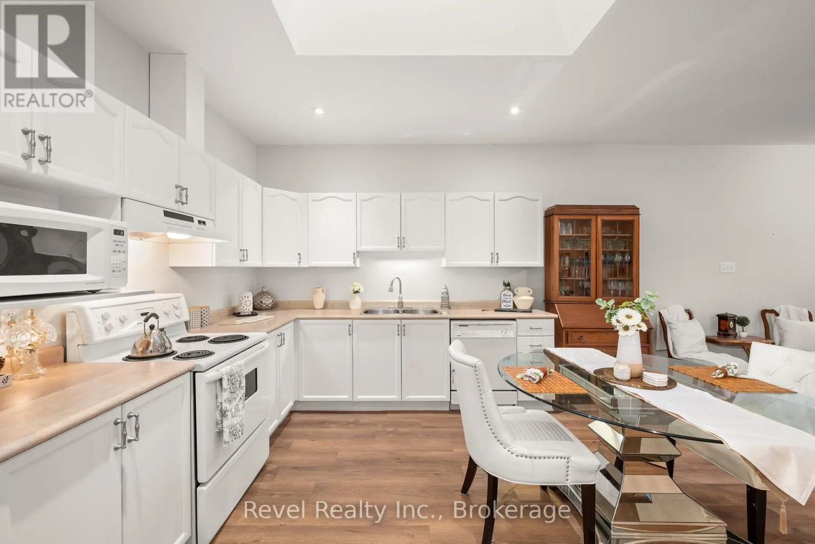 10 - 111 COLBORNE STREET #10