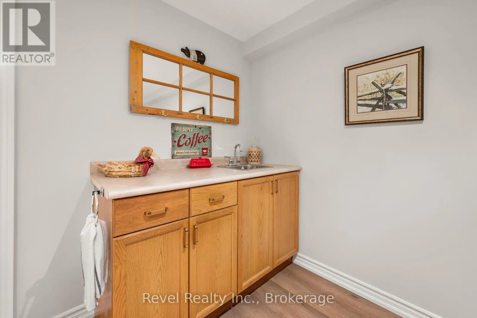 10 - 111 COLBORNE STREET #10