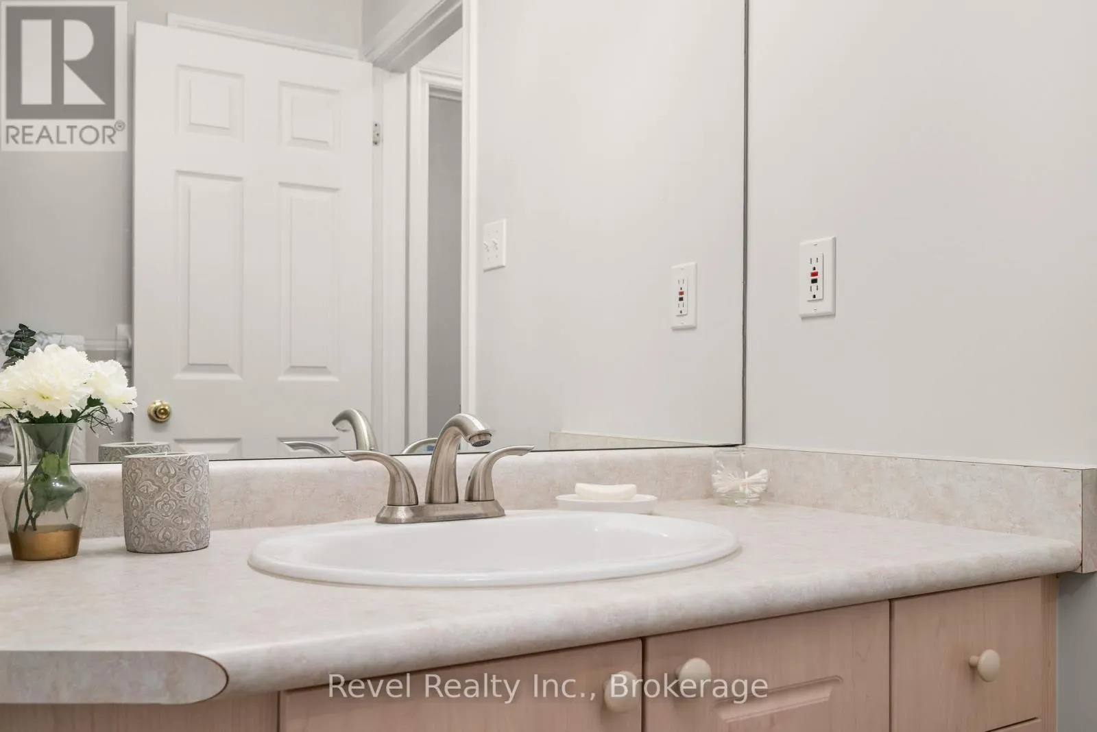 10 - 111 COLBORNE STREET #10
