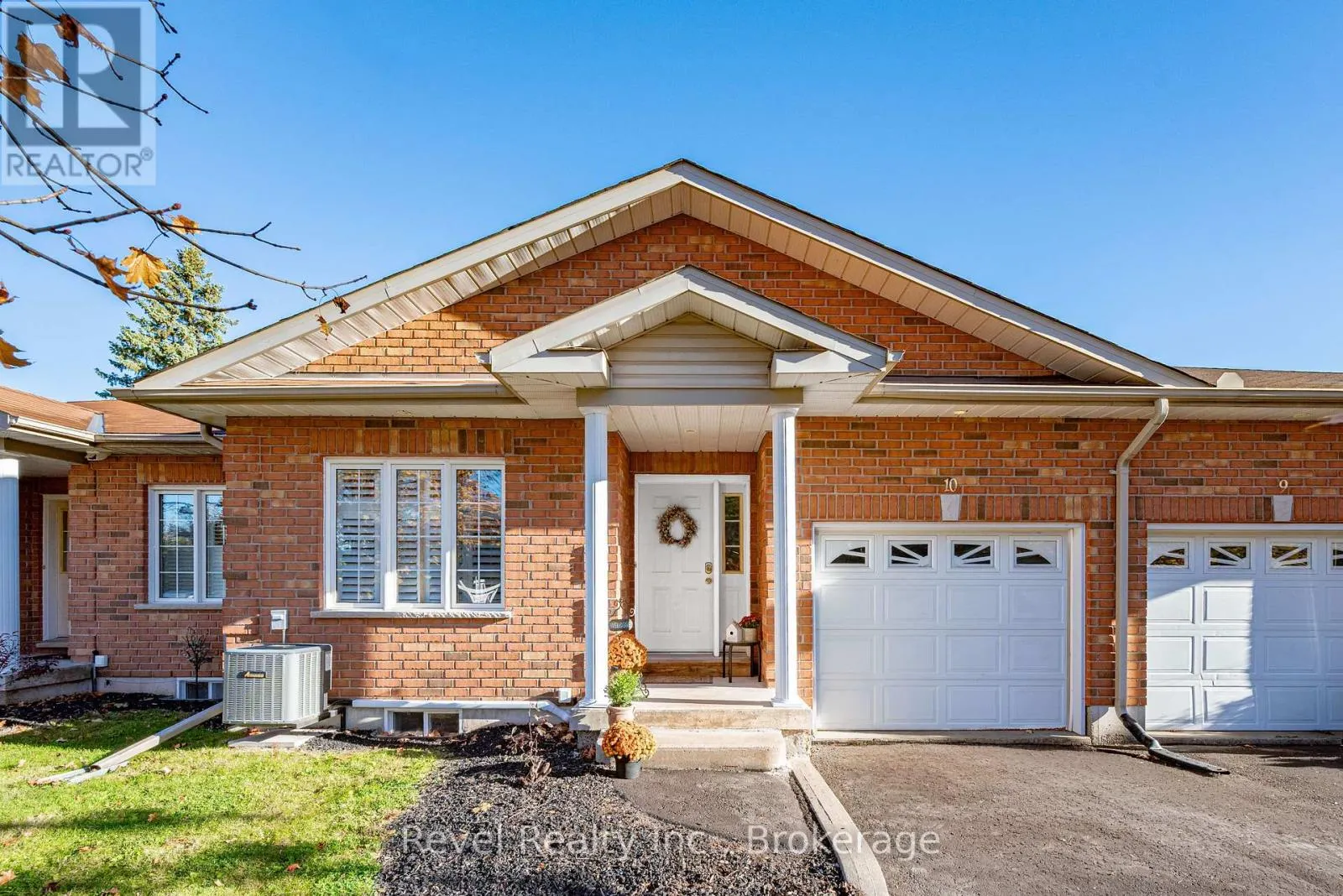10 - 111 COLBORNE STREET #10