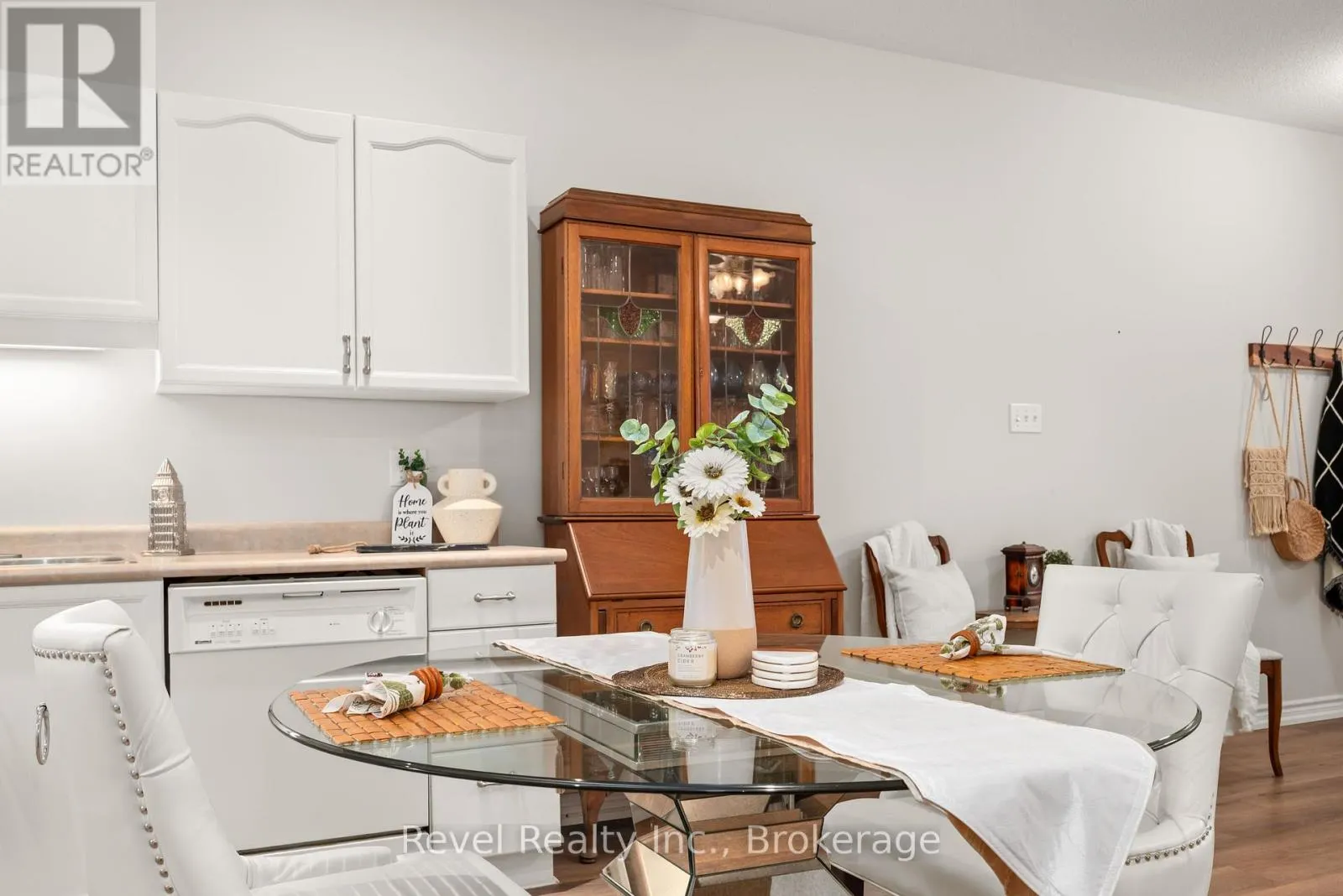 10 - 111 COLBORNE STREET #10