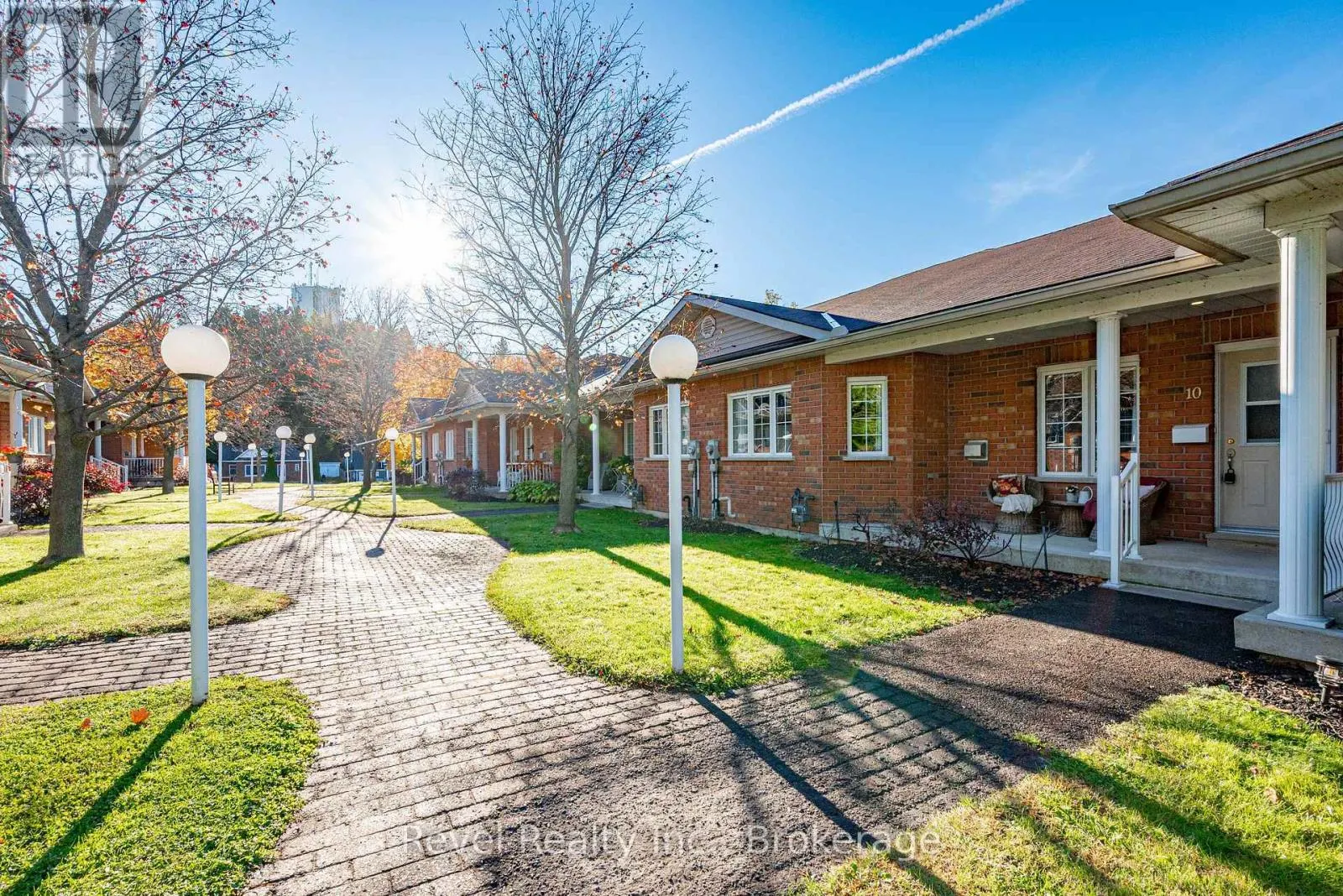 10 - 111 COLBORNE STREET #10