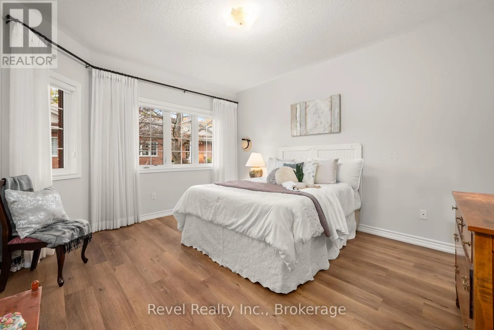 10 - 111 COLBORNE STREET #10