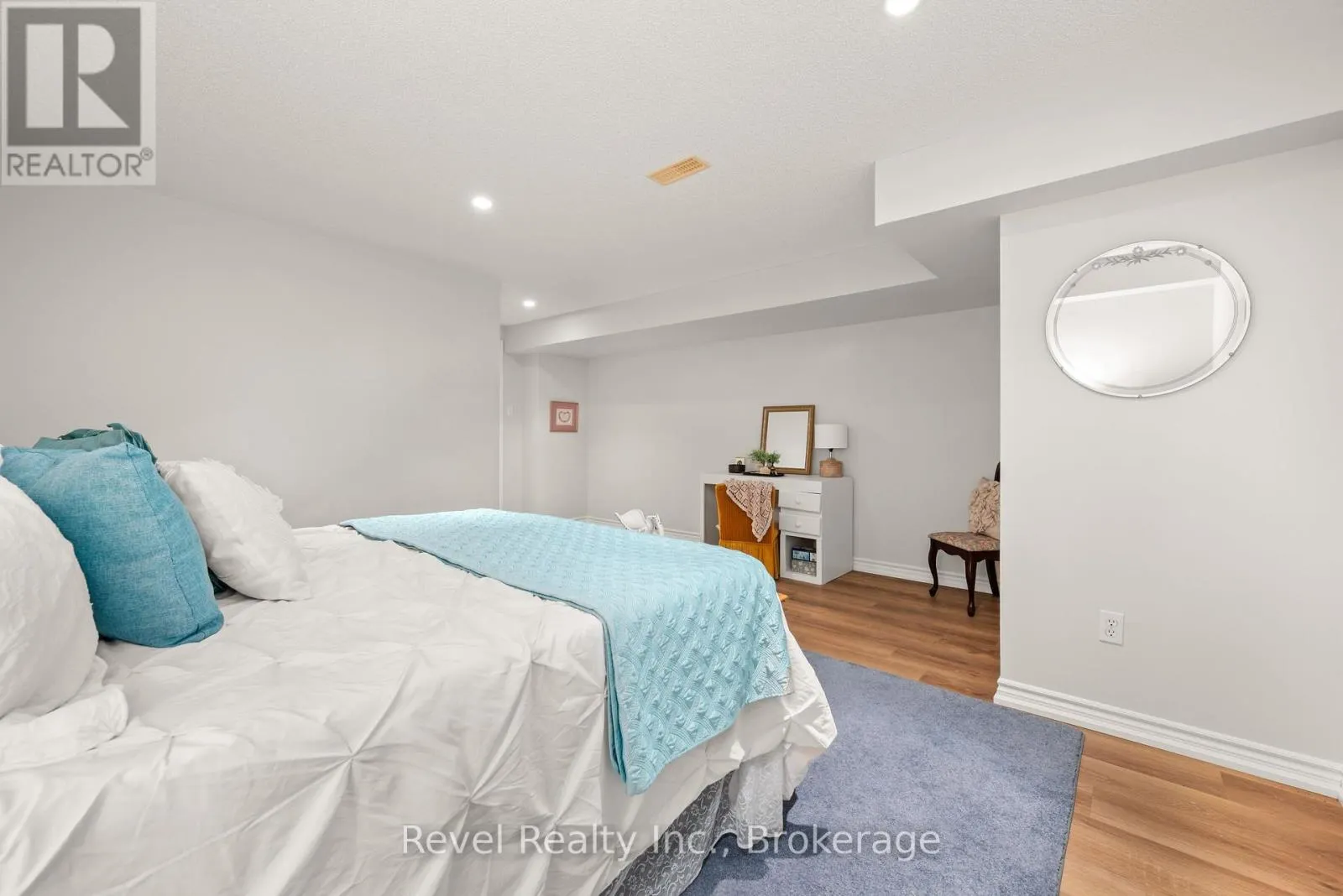 10 - 111 COLBORNE STREET #10