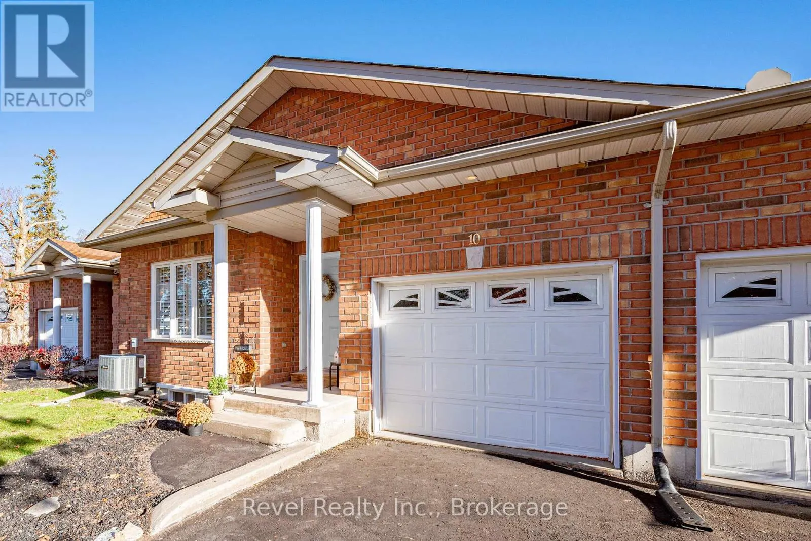 10 - 111 COLBORNE STREET #10