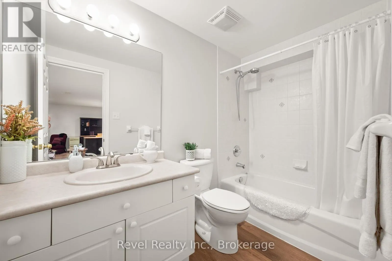 10 - 111 COLBORNE STREET #10