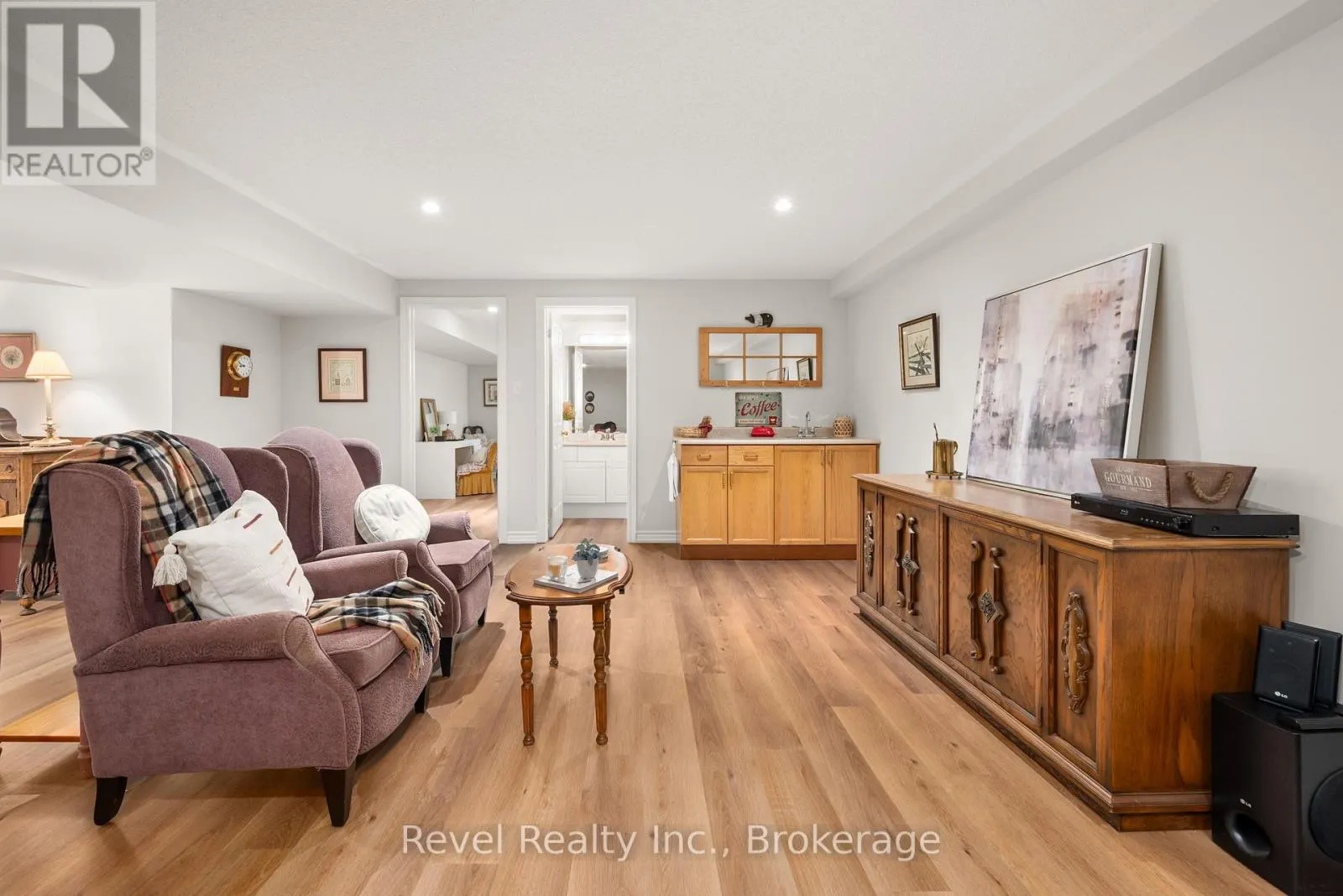 10 - 111 COLBORNE STREET #10