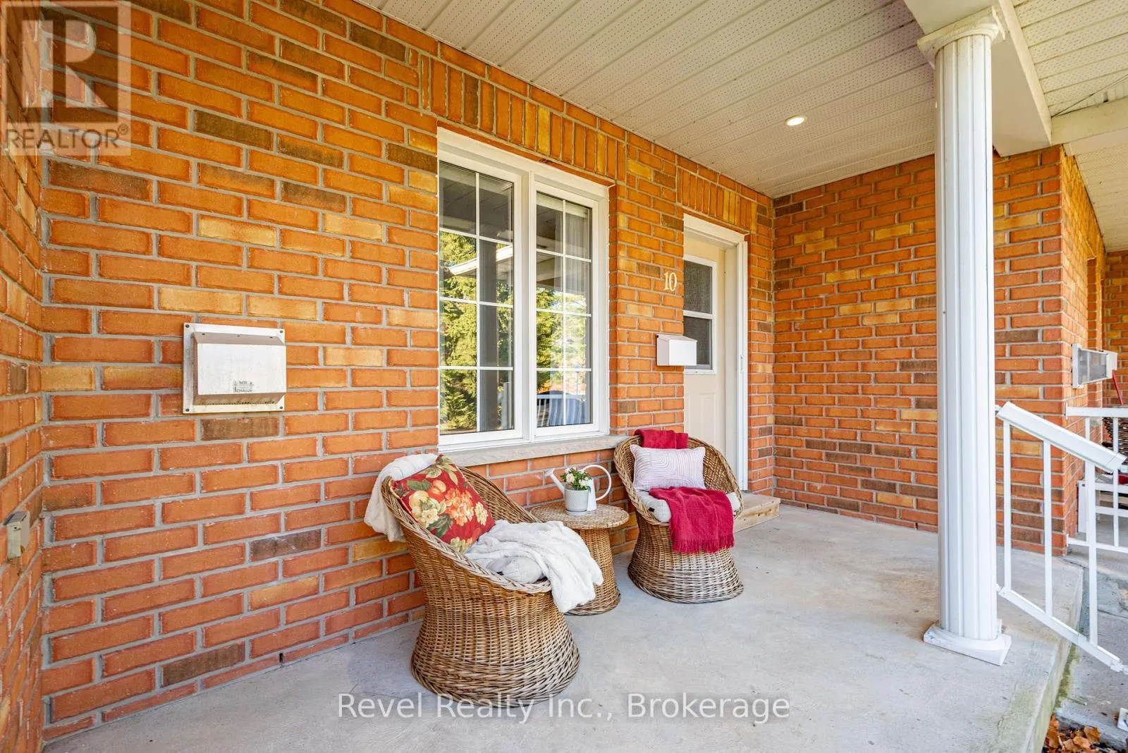 10 - 111 COLBORNE STREET #10