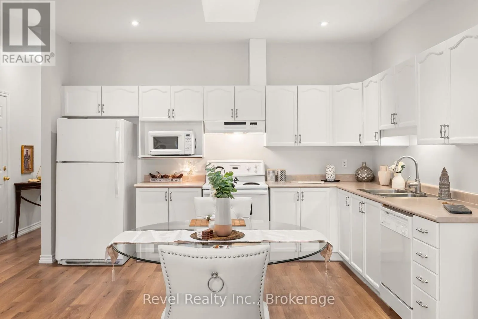 10 - 111 COLBORNE STREET #10