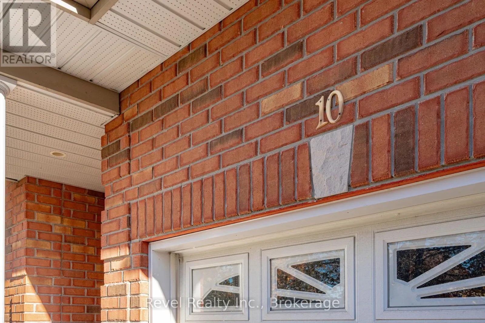 10 - 111 COLBORNE STREET #10
