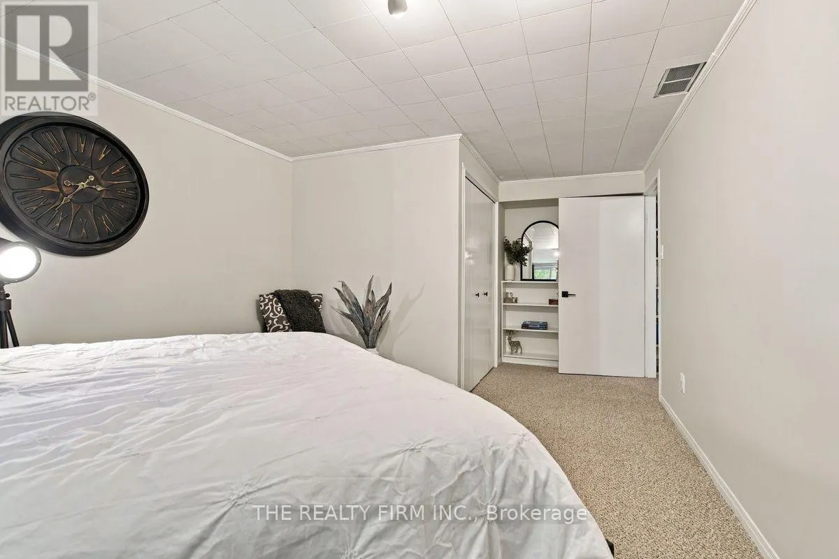 11 SOMERSET CRESCENT