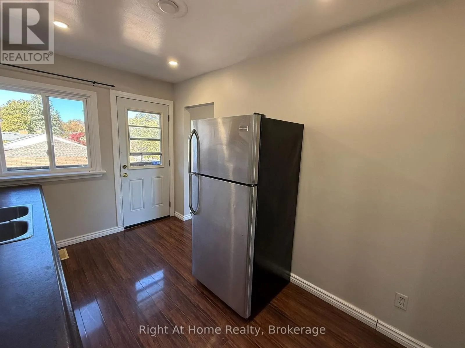 3 - 7 BALMORAL DRIVE #3