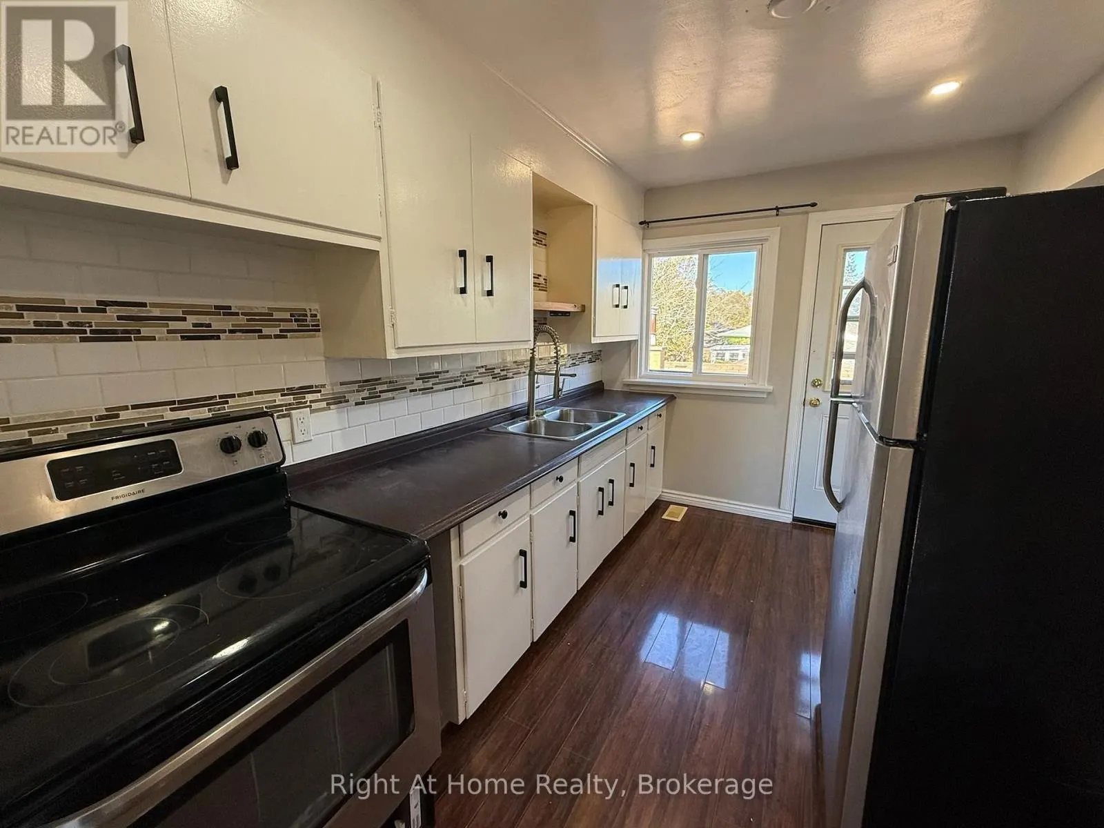 3 - 7 BALMORAL DRIVE #3