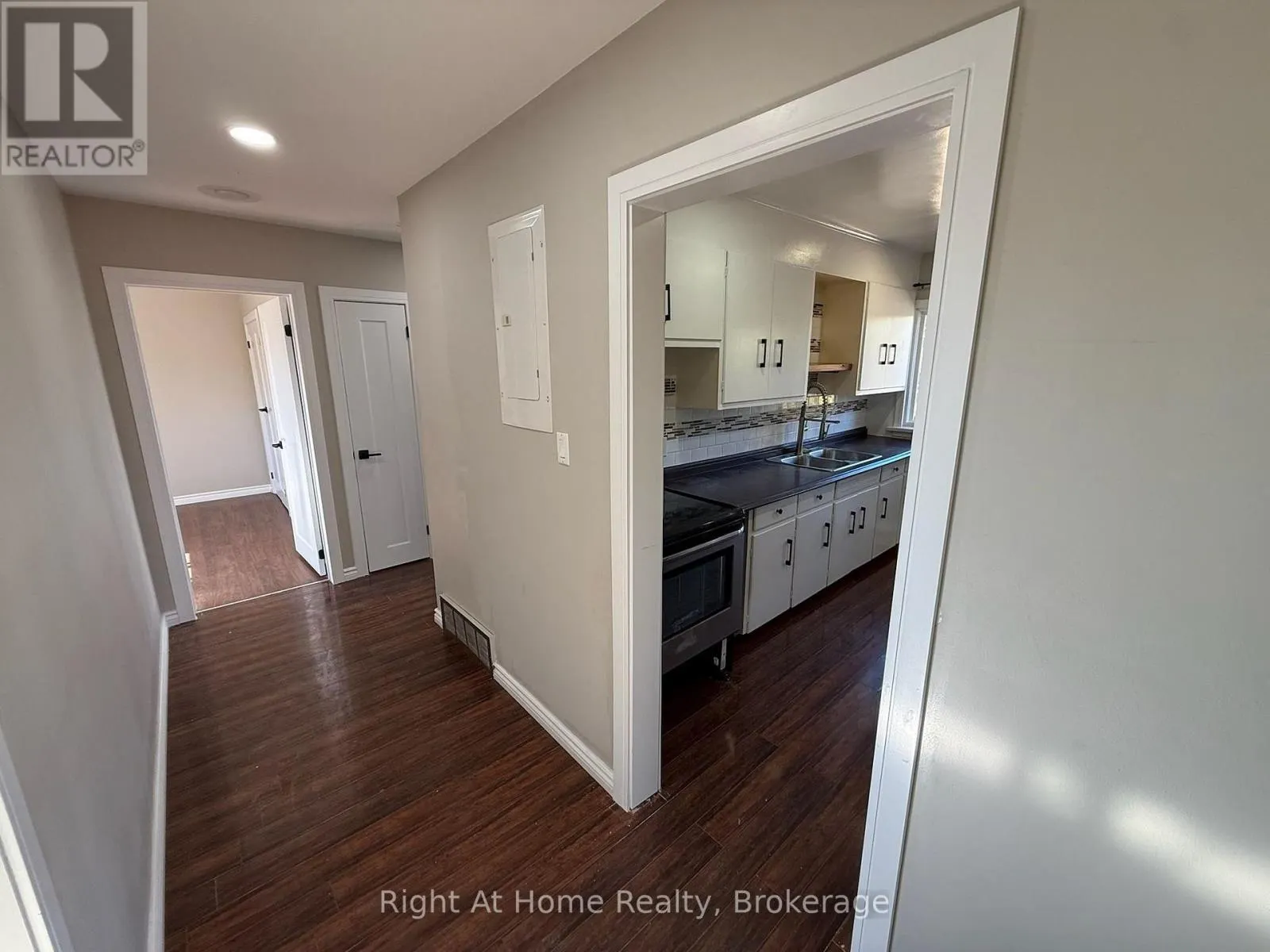 3 - 7 BALMORAL DRIVE #3