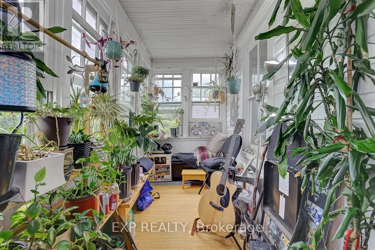 108 LEBRETON STREET N