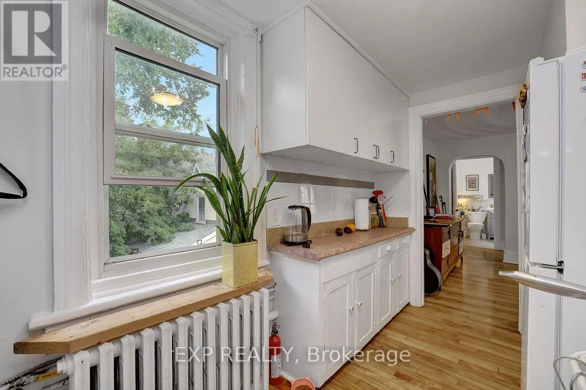 108 LEBRETON STREET N