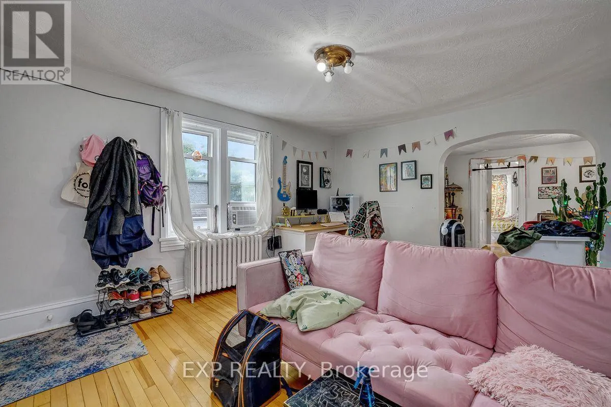 108 LEBRETON STREET N
