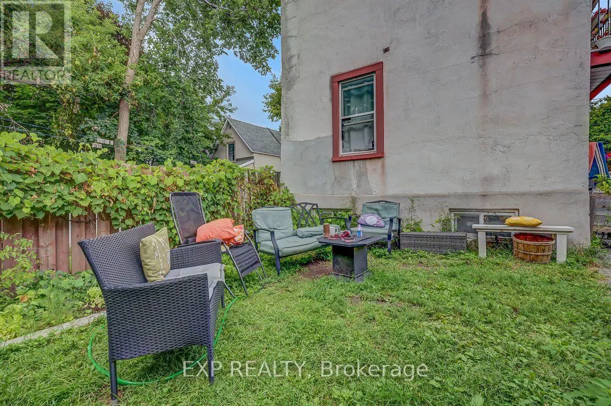 108 LEBRETON STREET N