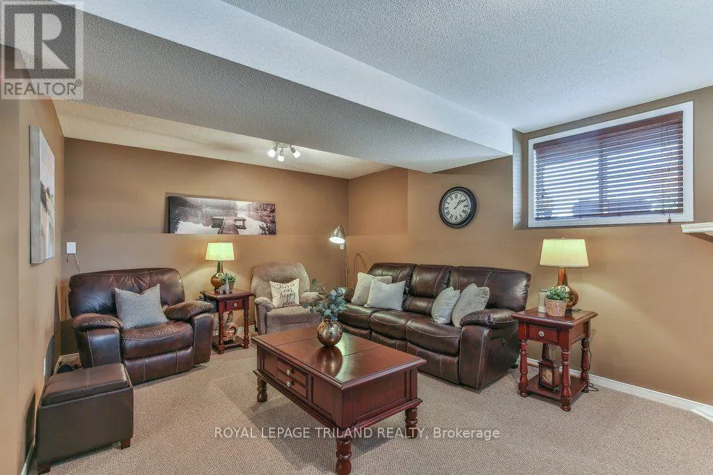 54 BOWCOTT CRESCENT
