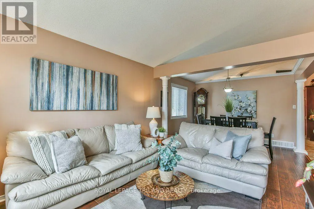 54 BOWCOTT CRESCENT