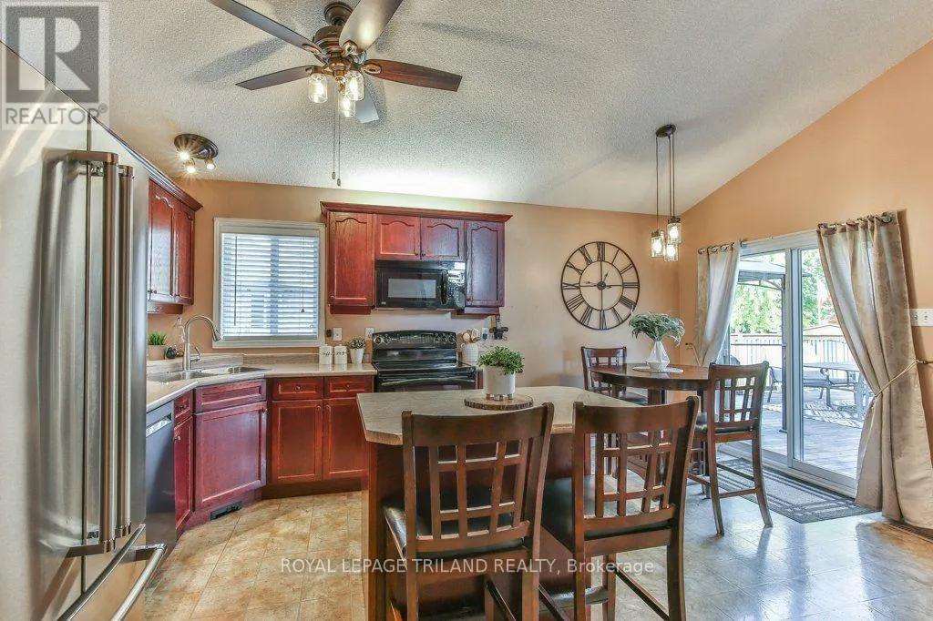 54 BOWCOTT CRESCENT