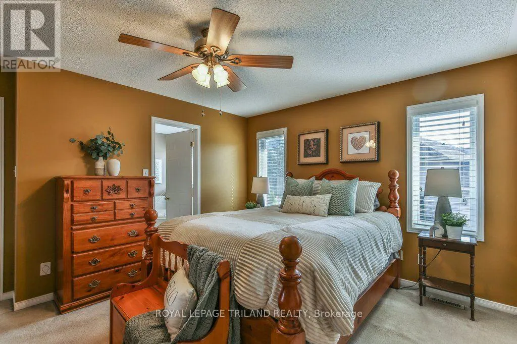 54 BOWCOTT CRESCENT