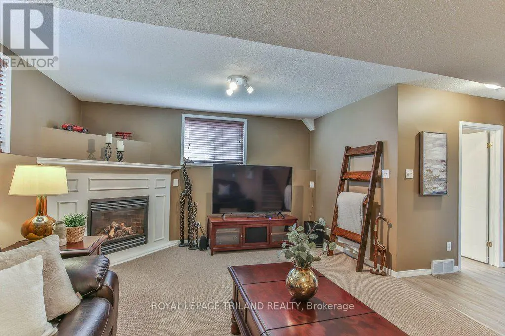 54 BOWCOTT CRESCENT