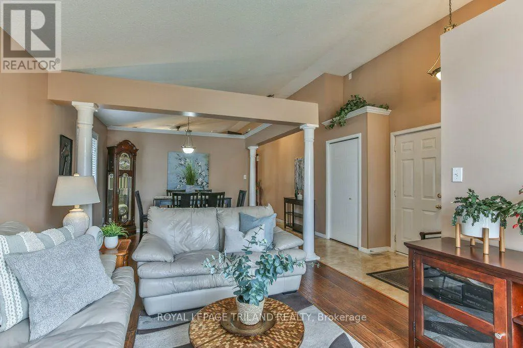 54 BOWCOTT CRESCENT