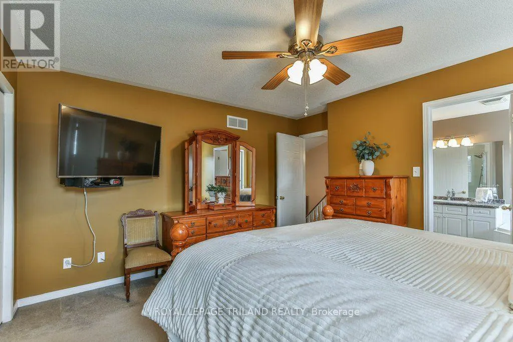 54 BOWCOTT CRESCENT
