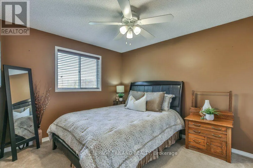 54 BOWCOTT CRESCENT