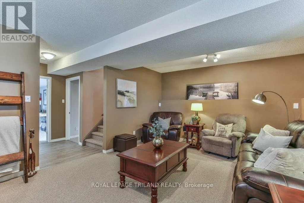 54 BOWCOTT CRESCENT