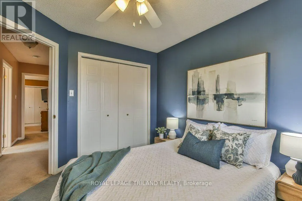54 BOWCOTT CRESCENT