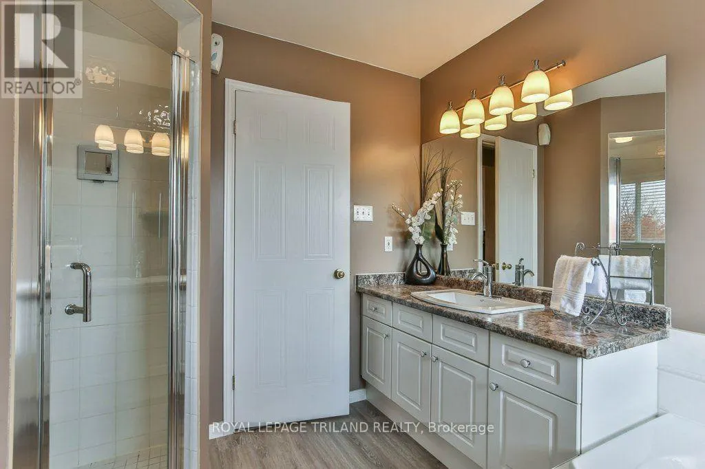 54 BOWCOTT CRESCENT