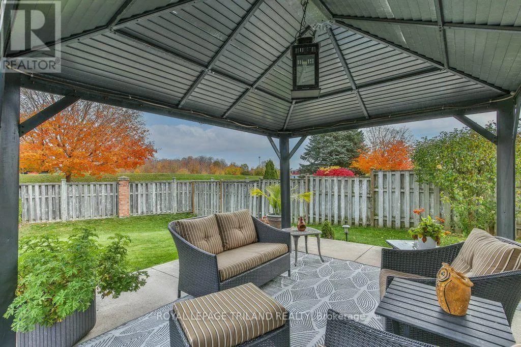 54 BOWCOTT CRESCENT