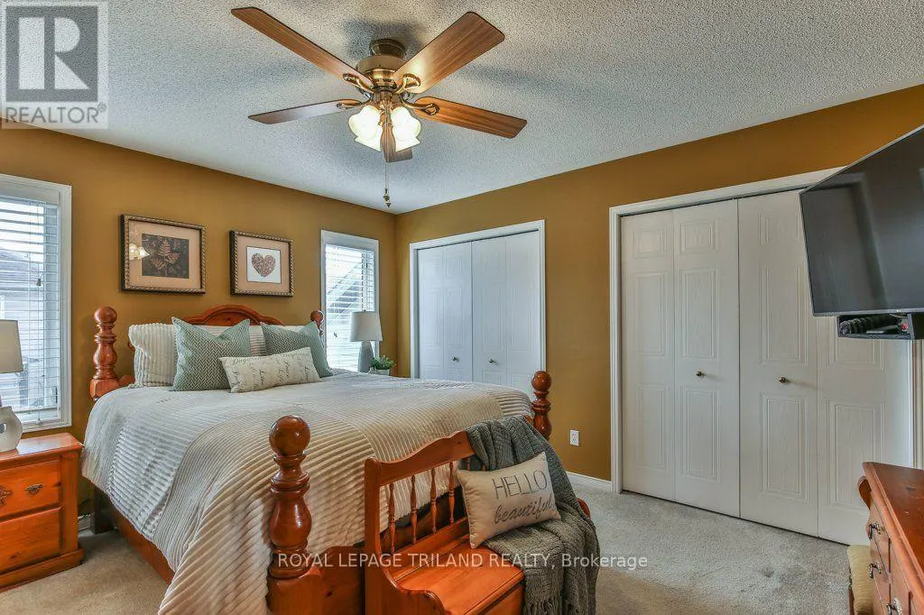 54 BOWCOTT CRESCENT