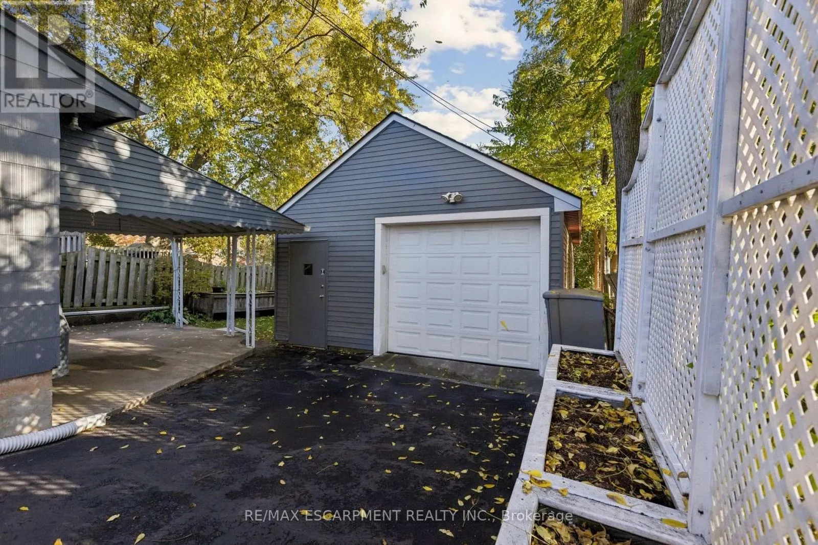 899 HAMILTON ROAD