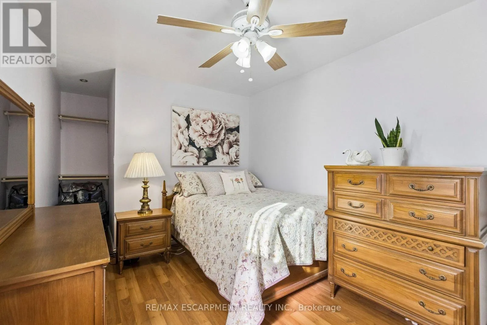 899 HAMILTON ROAD