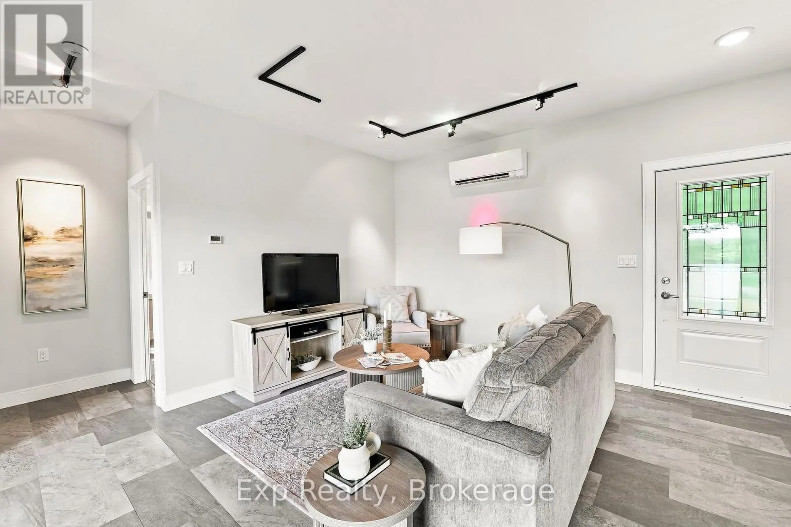 1445 TRENT LANE